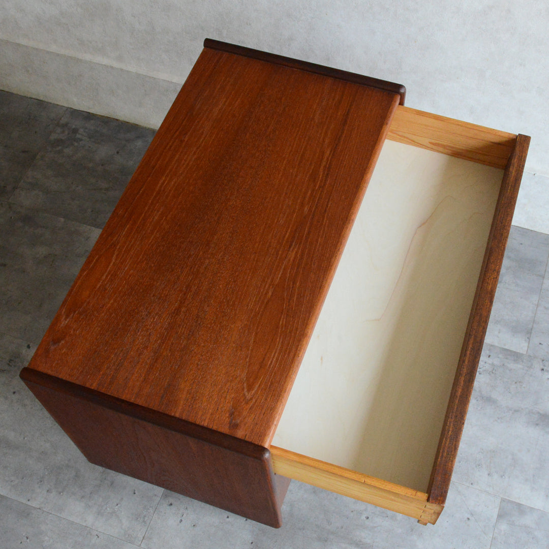 デンマークヴィンテージ  チーク３段チェスト 3-76