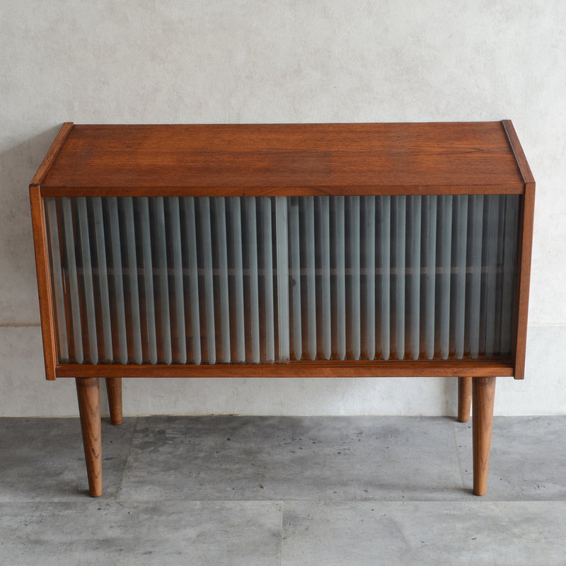 デンマーク ヴィンテージ　チーク ガラスキャビネット 5-14