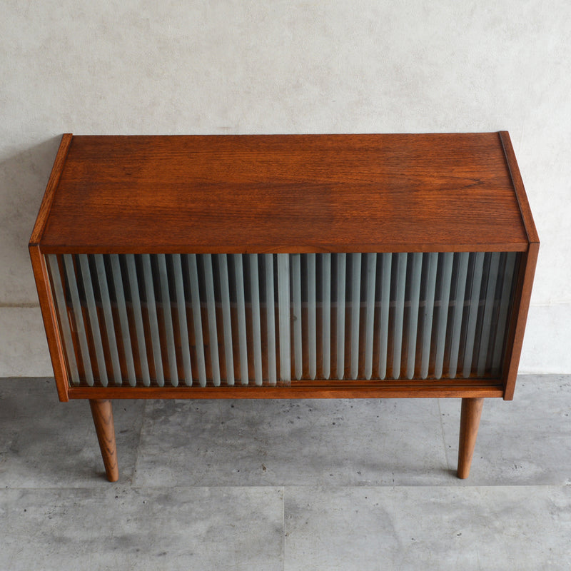 デンマーク ヴィンテージ　チーク ガラスキャビネット 5-14