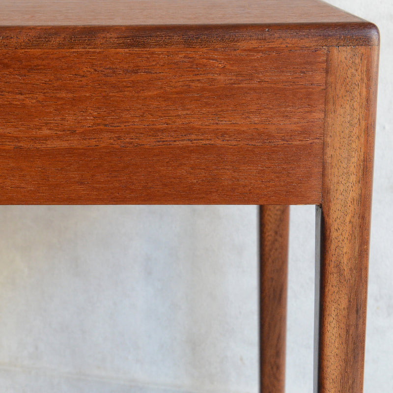 デンマーク ヴィンテージ チーク サイドテーブル 5-173 (抽斗付）