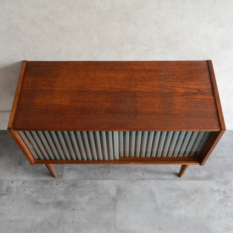 デンマーク ヴィンテージ　チーク ガラスキャビネット 5-14