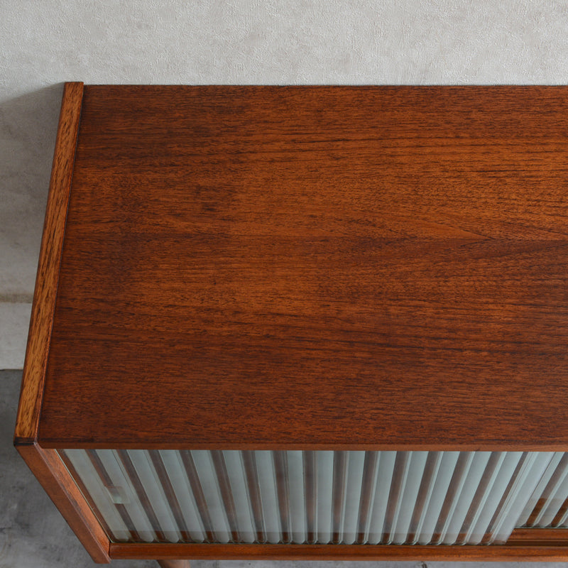 デンマーク ヴィンテージ　チーク ガラスキャビネット 5-14