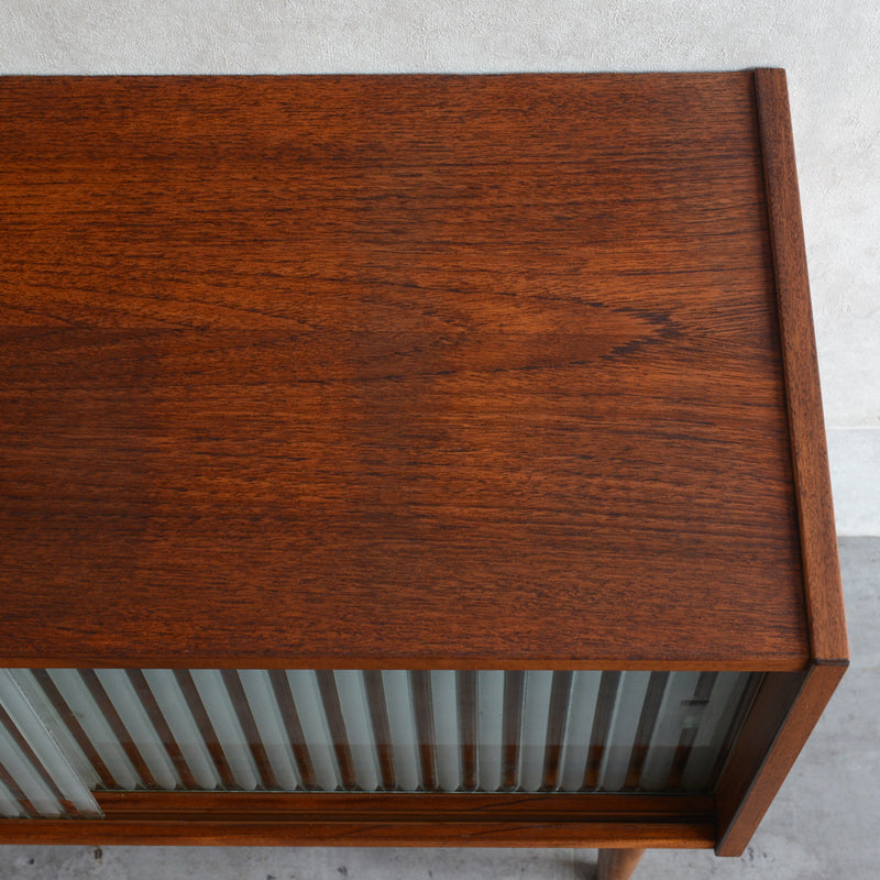 デンマーク ヴィンテージ　チーク ガラスキャビネット 5-14