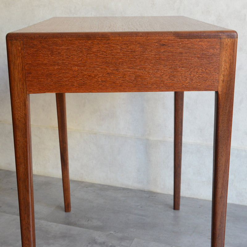 デンマーク ヴィンテージ チーク サイドテーブル 5-173 (抽斗付）