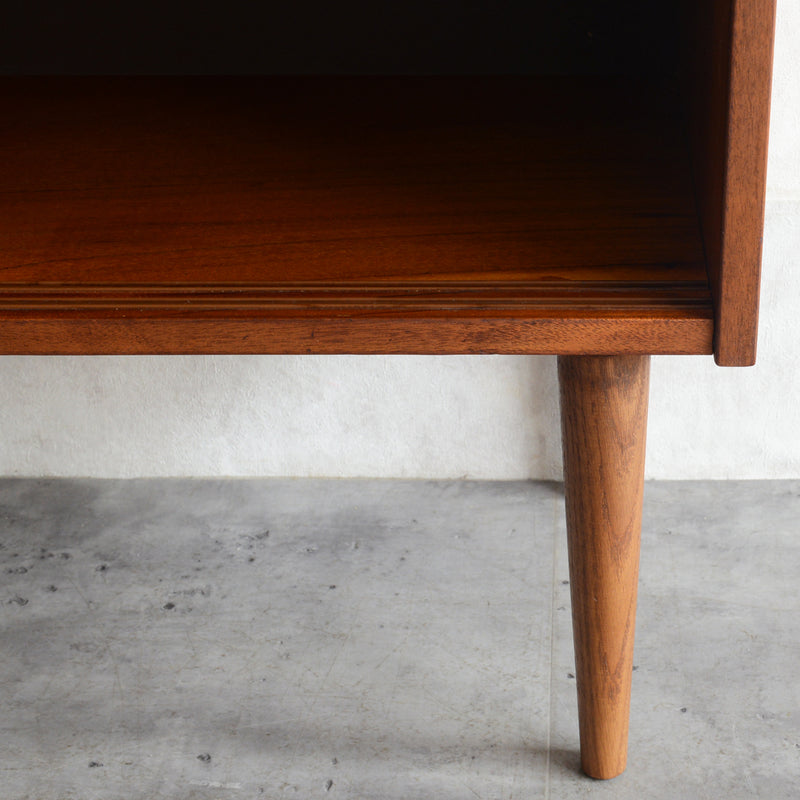 デンマーク ヴィンテージ　チーク ガラスキャビネット 5-14