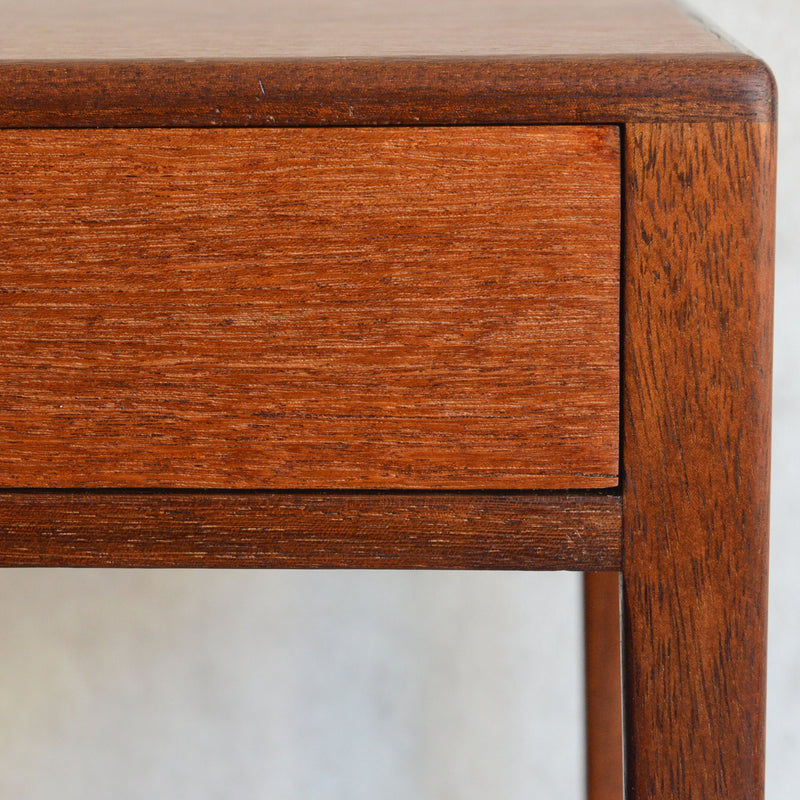 デンマーク ヴィンテージ チーク サイドテーブル 5-173 (抽斗付）