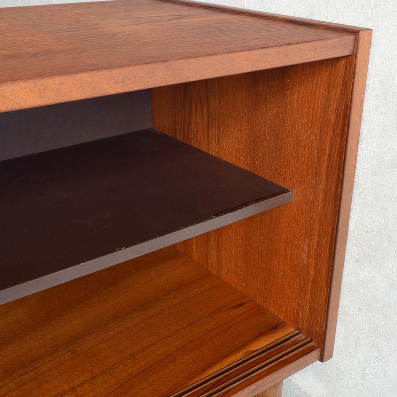 デンマーク ヴィンテージ　チーク ガラスキャビネット 5-14