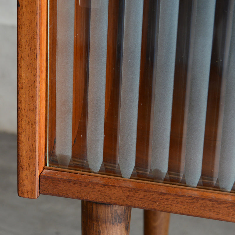 デンマーク ヴィンテージ　チーク ガラスキャビネット 5-14