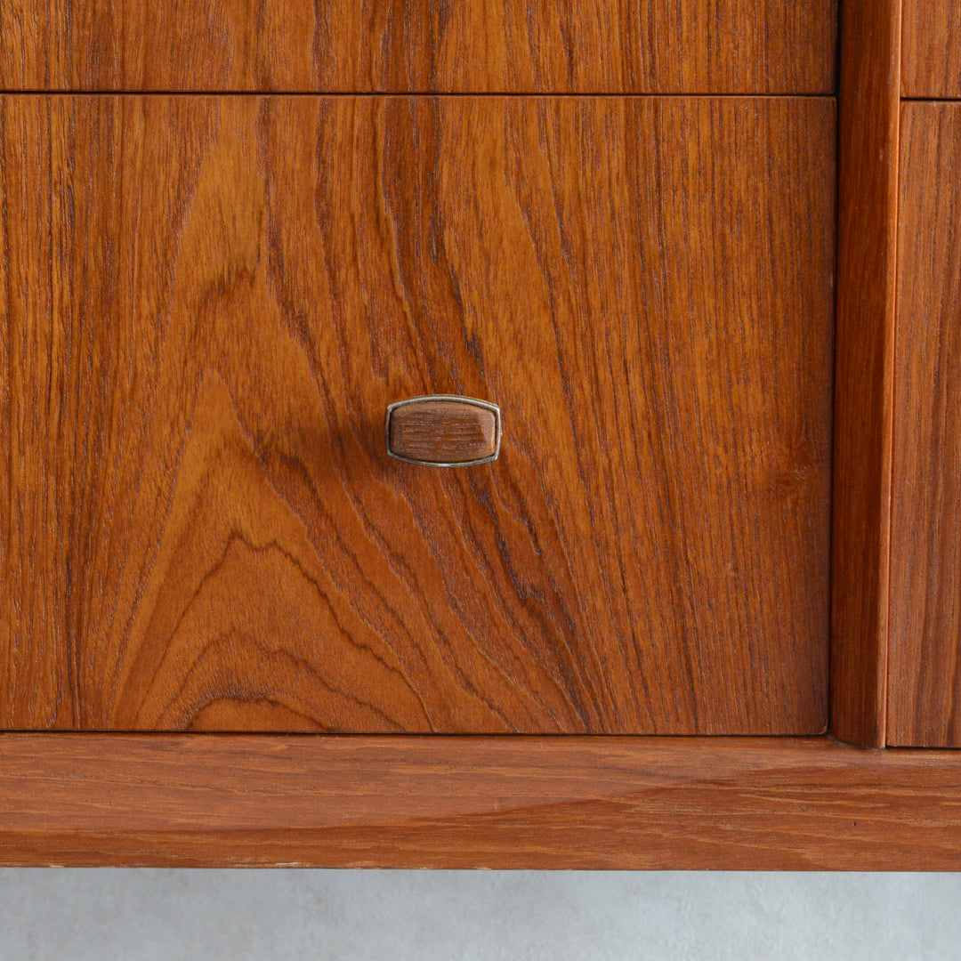 ミッドセンチュリー ヴィンテージ　 ショートサイドボード 66(天板剝離再塗装済）