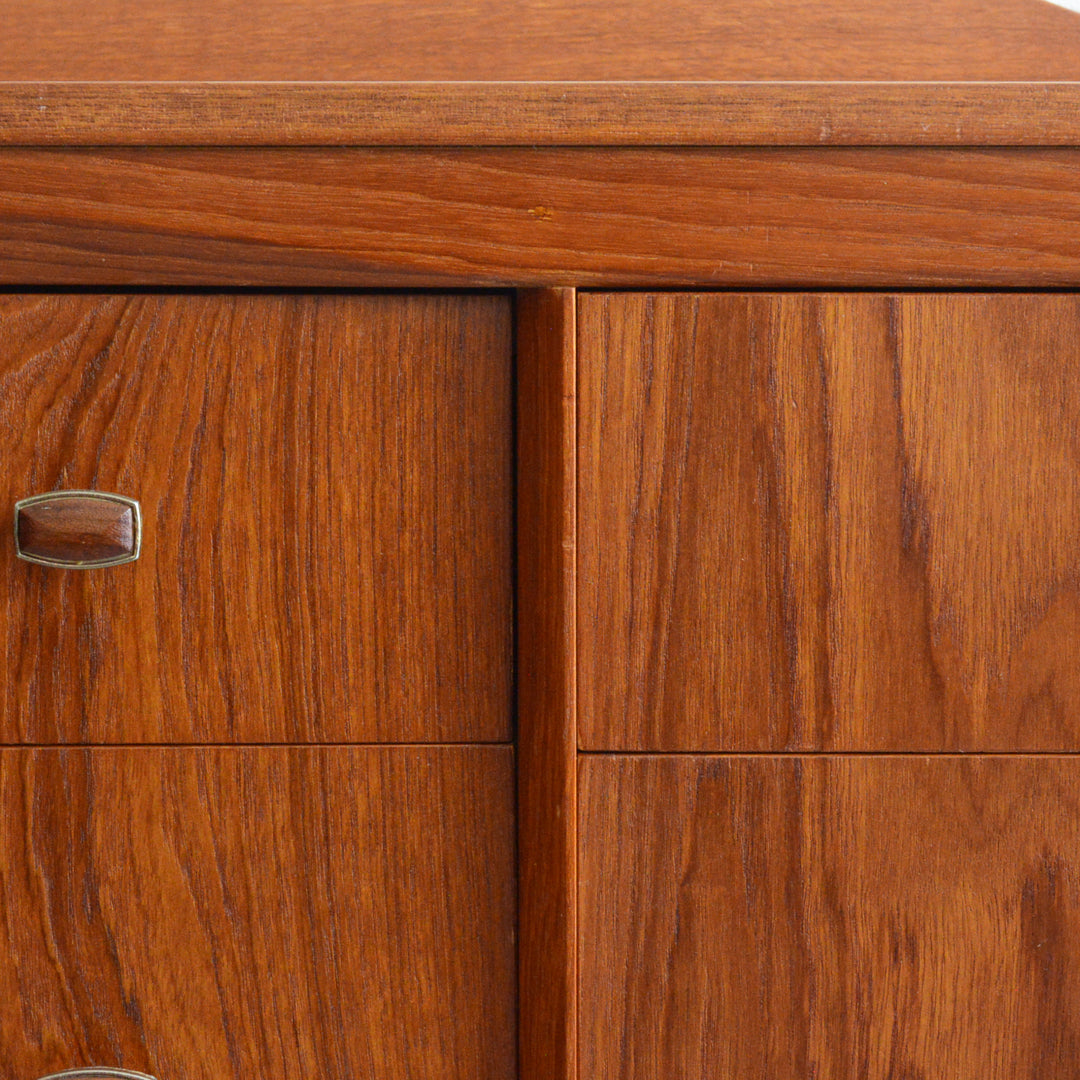 ミッドセンチュリー ヴィンテージ　 ショートサイドボード 66(天板剝離再塗装済）