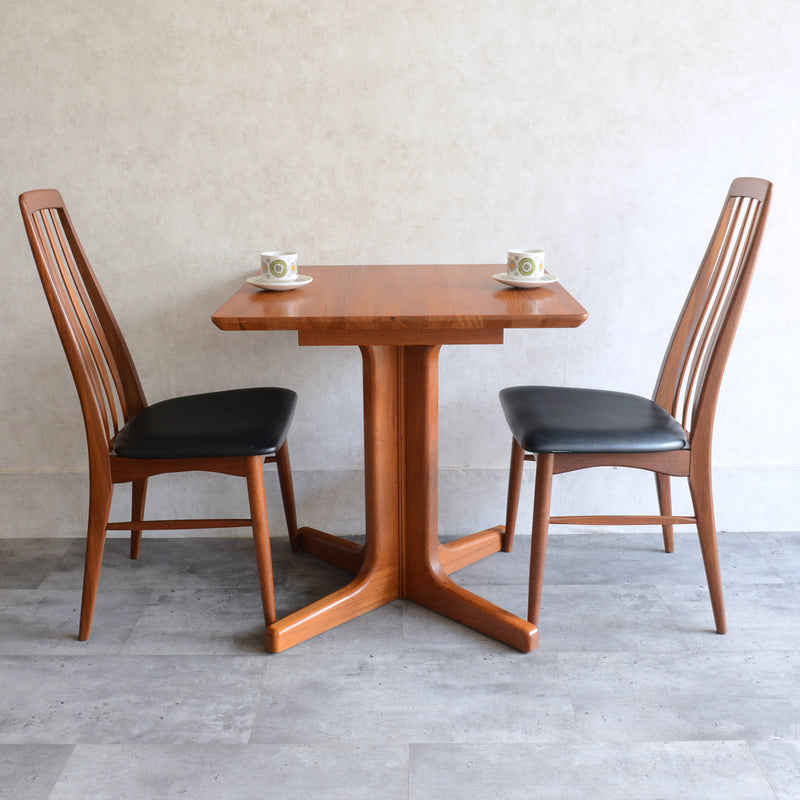 北欧ヴィンテージ　チークダイニングテーブル（天板剥離再塗装済）