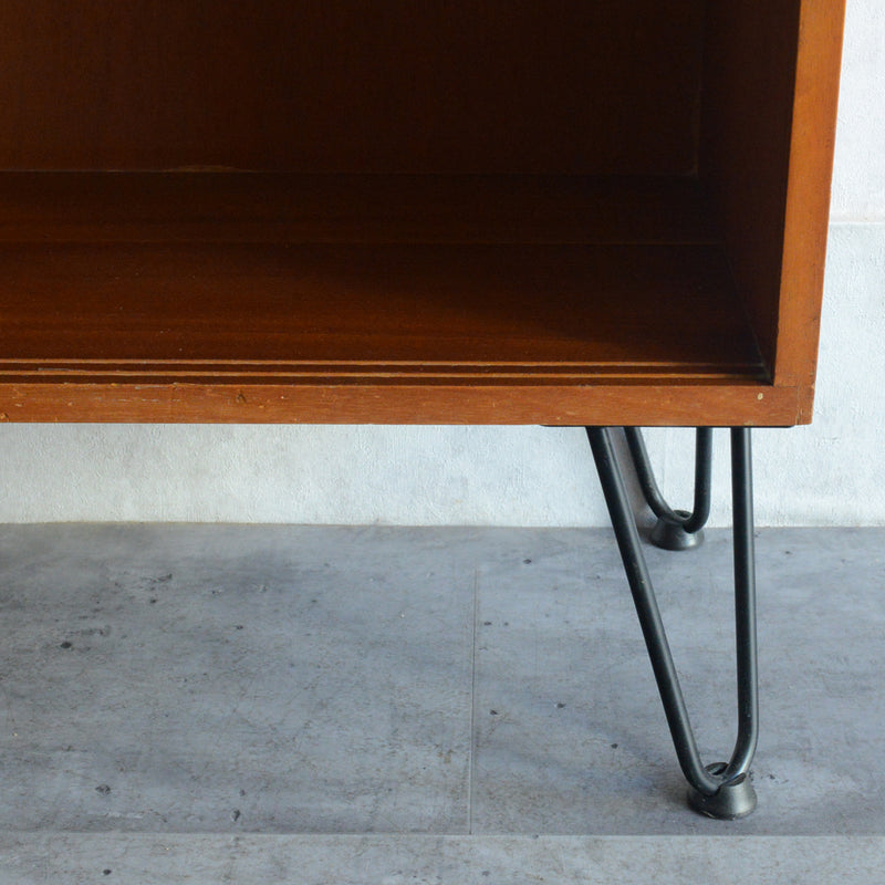 Herbert E. Gibbs　 ガラスキャビネット 53 (ヘアピンレッグ）