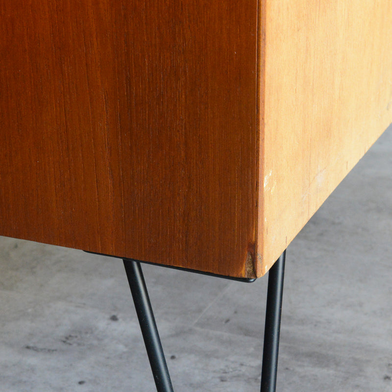 Herbert E. Gibbs　 ガラスキャビネット 53 (ヘアピンレッグ）