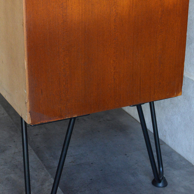 Herbert E. Gibbs　 ガラスキャビネット 53 (ヘアピンレッグ）