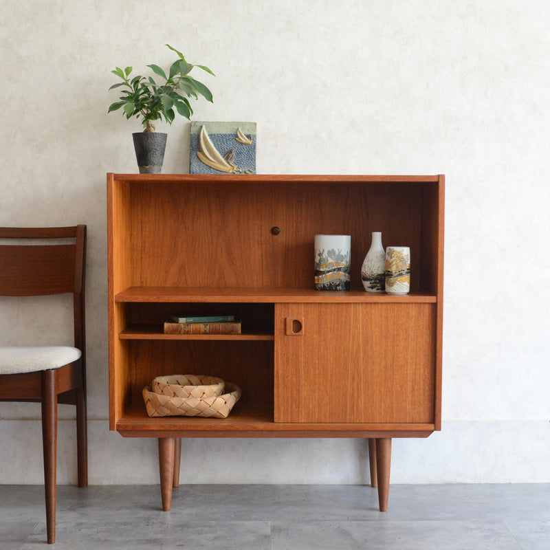 デンマーク ヴィンテージ チーク シェルフ (木扉付）5-135
