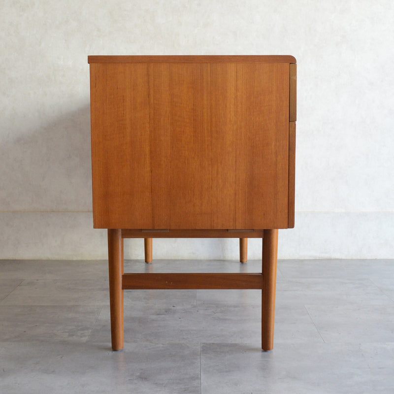 ミッドセンンチュリー ヴィンテージ チーク キャビネット 12