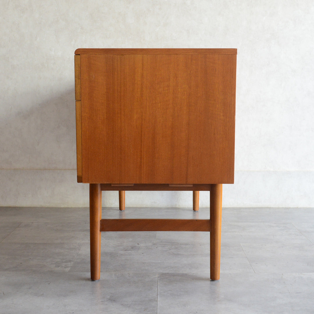 ミッドセンンチュリー ヴィンテージ チーク キャビネット 12