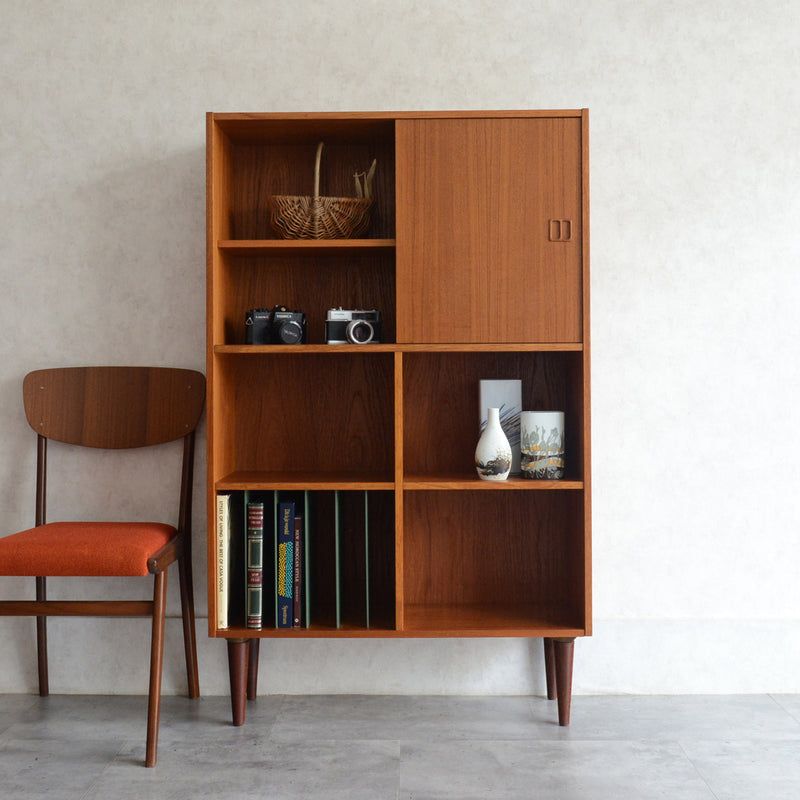 デンマークヴィンテージ　チーク3段 扉付ディスプレイシェルフ8-55