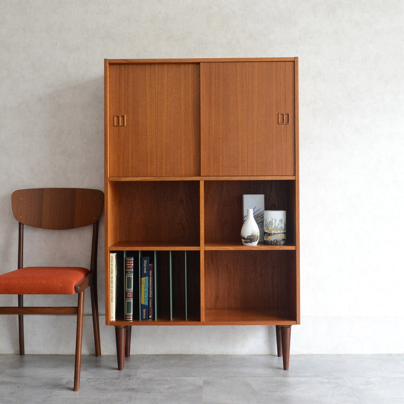 デンマークヴィンテージ　チーク3段 扉付ディスプレイシェルフ8-55