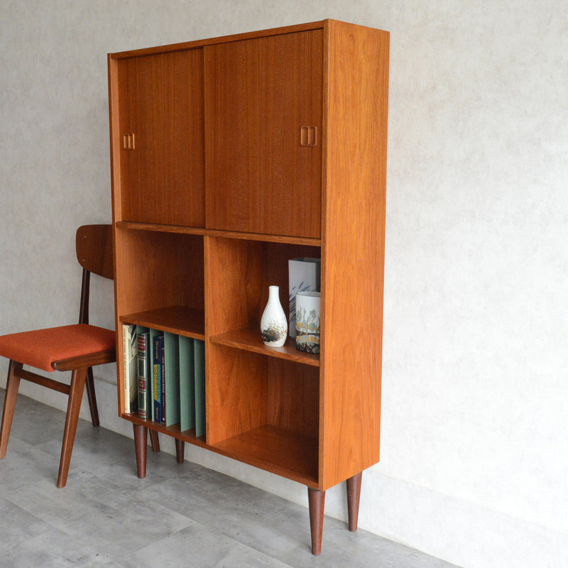 デンマークヴィンテージ　チーク3段 扉付ディスプレイシェルフ8-55