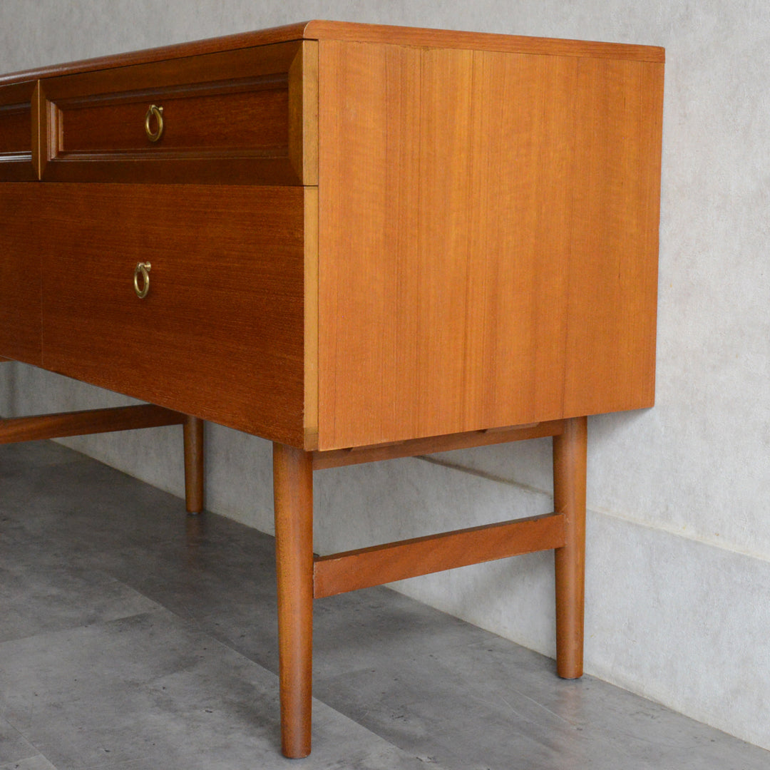 ミッドセンンチュリー ヴィンテージ チーク キャビネット 12