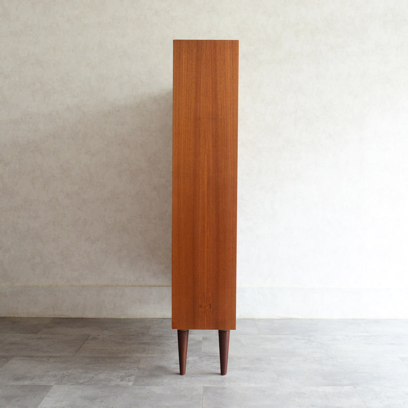 デンマークヴィンテージ　チーク3段 扉付ディスプレイシェルフ8-55