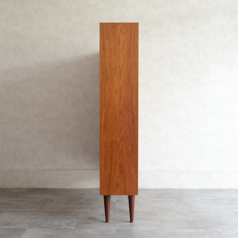 デンマークヴィンテージ　チーク3段 扉付ディスプレイシェルフ8-55