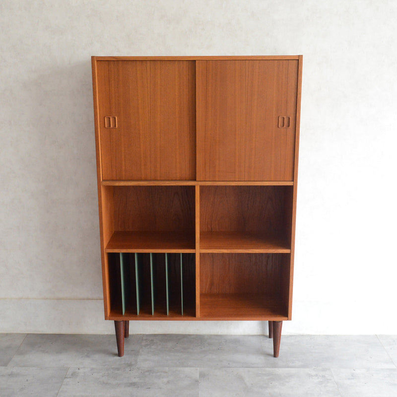 デンマークヴィンテージ　チーク3段 扉付ディスプレイシェルフ8-55