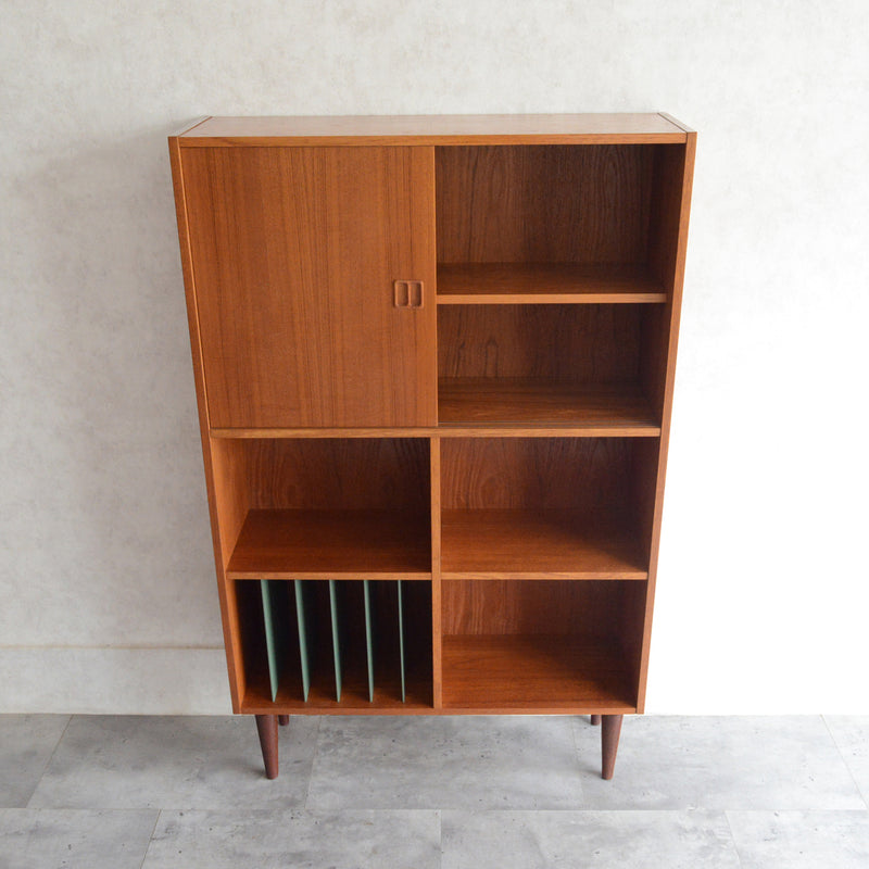 デンマークヴィンテージ　チーク3段 扉付ディスプレイシェルフ8-55