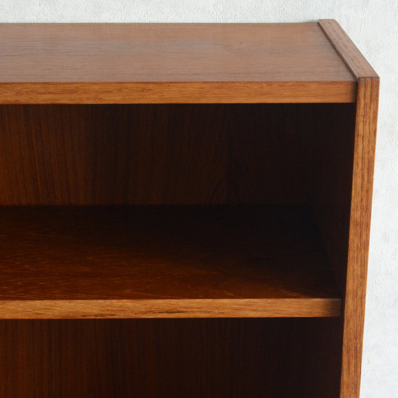 デンマーク ヴィンテージ Farso Mobelfabrik 木扉付シェルフ(3段）5-153