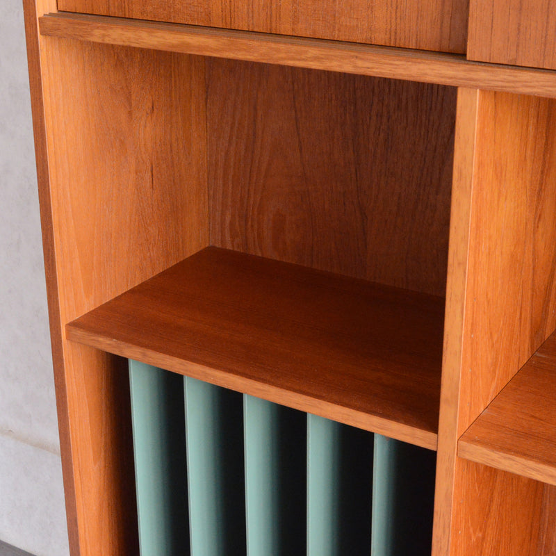 デンマークヴィンテージ　チーク3段 扉付ディスプレイシェルフ8-55