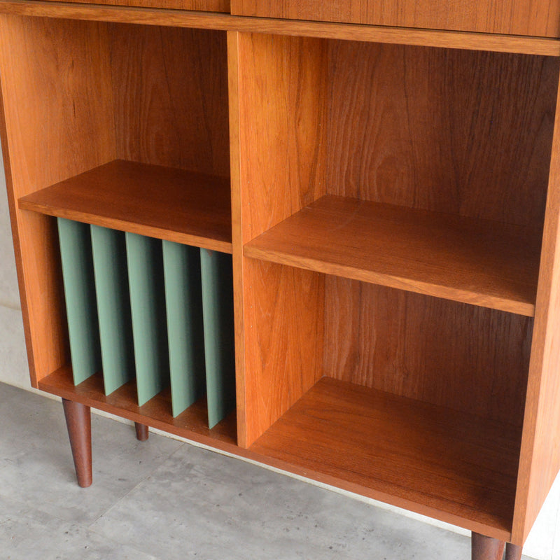 デンマークヴィンテージ　チーク3段 扉付ディスプレイシェルフ8-55