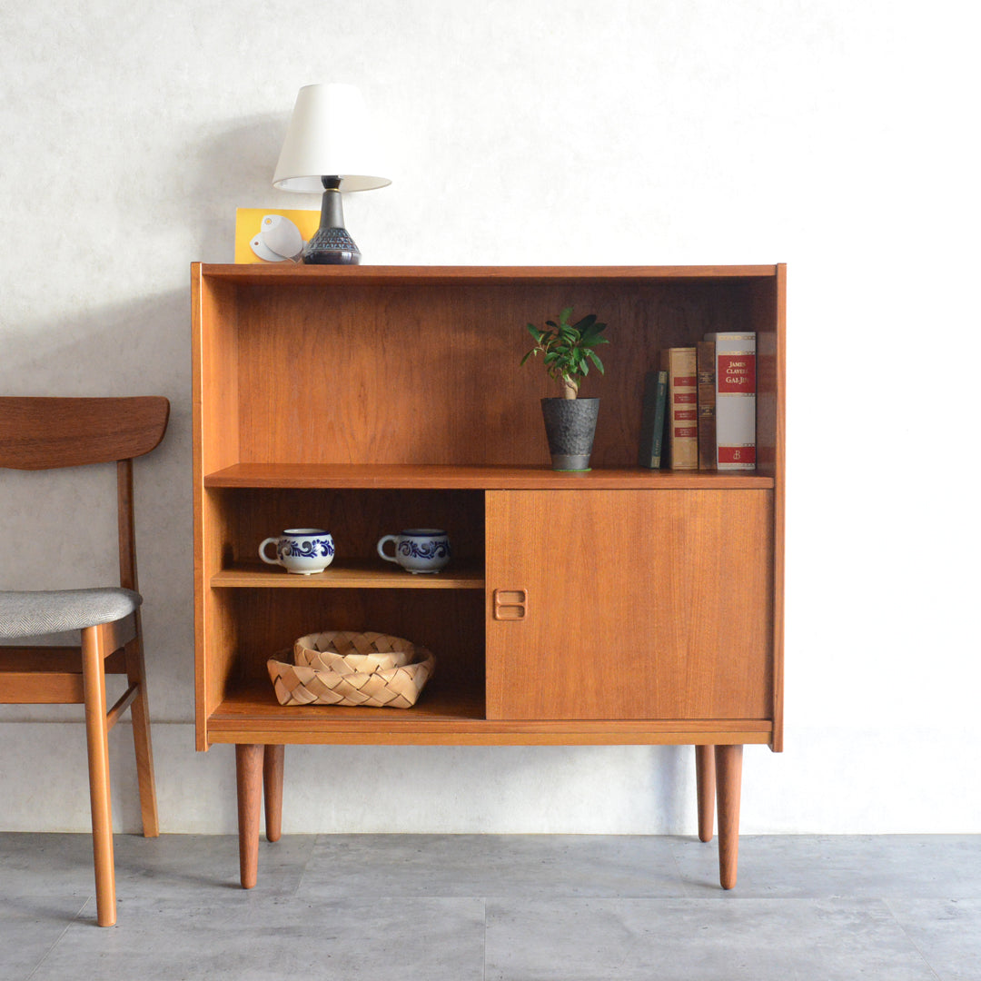 デンマーク ヴィンテージ チーク シェルフ (扉付）8-29