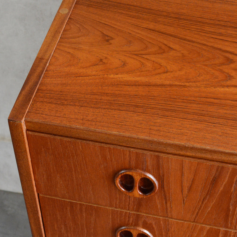 デンマーク ヴィンテージ  チーク 4段チェスト 5-64