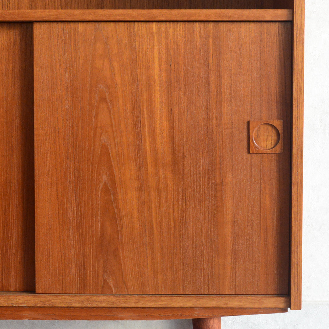 デンマーク ヴィンテージ Farso Mobelfabrik 木扉付シェルフ(3段）5-153