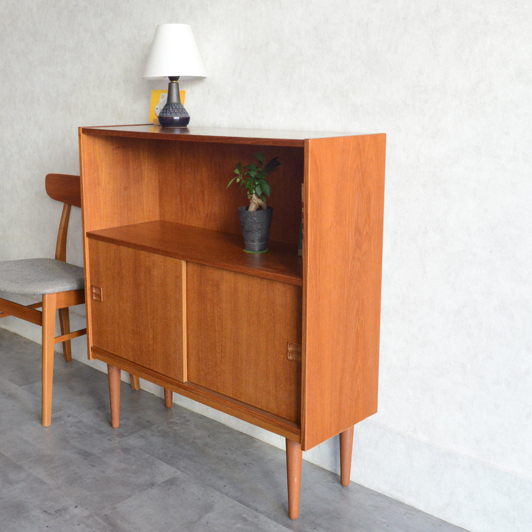 デンマーク ヴィンテージ チーク シェルフ (扉付）8-29