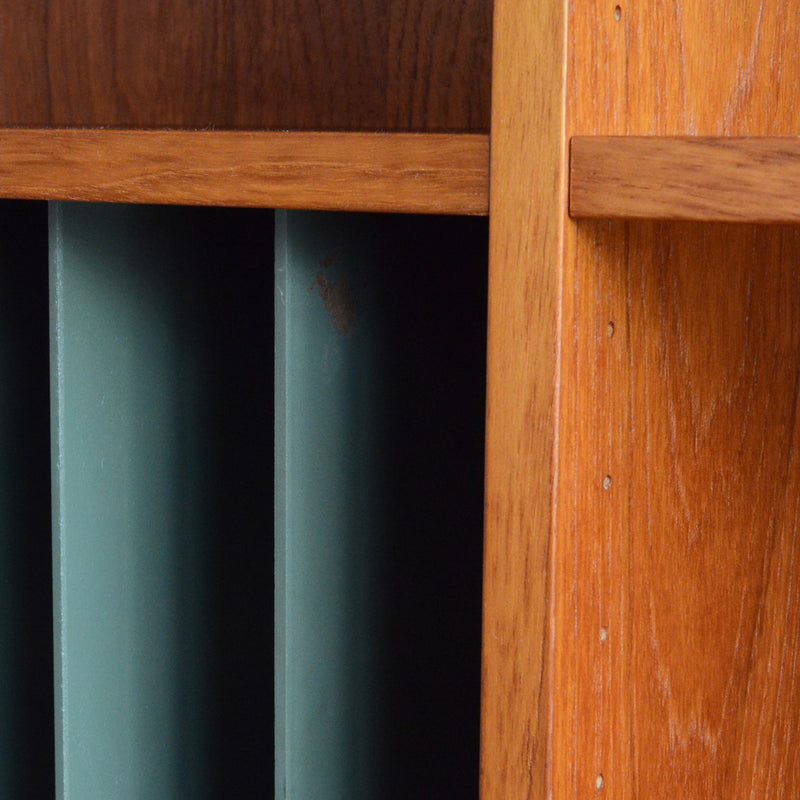 デンマークヴィンテージ　チーク3段 扉付ディスプレイシェルフ8-55