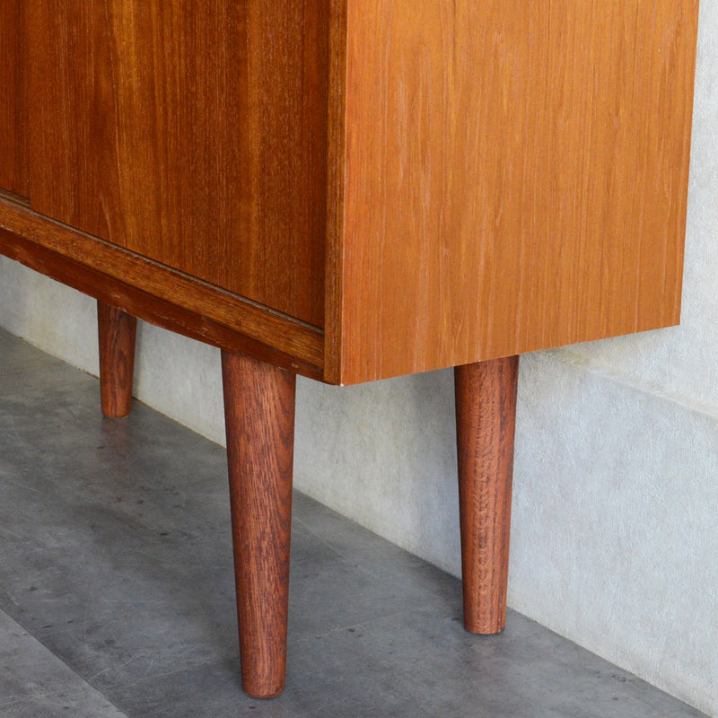 デンマーク ヴィンテージ Farso Mobelfabrik 木扉付シェルフ(3段）5-153