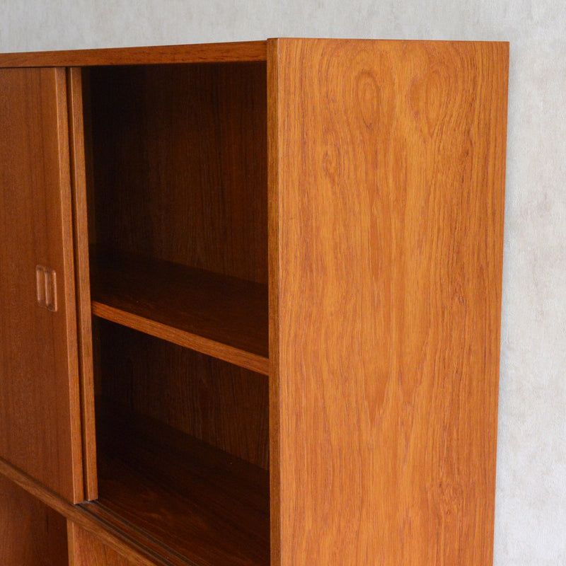 デンマークヴィンテージ　チーク3段 扉付ディスプレイシェルフ8-55