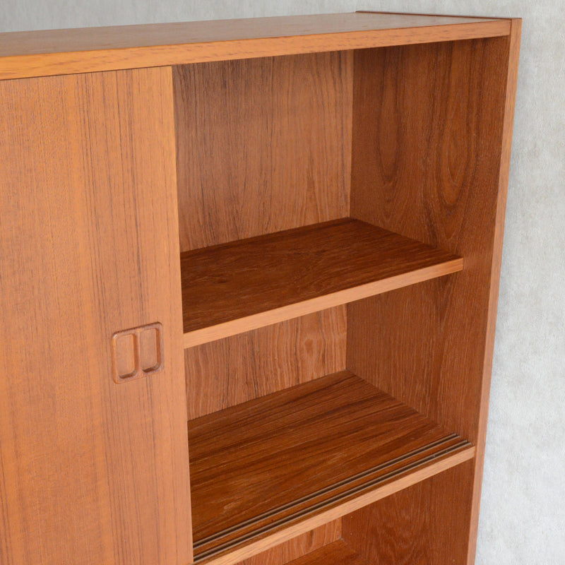 デンマークヴィンテージ　チーク3段 扉付ディスプレイシェルフ8-55