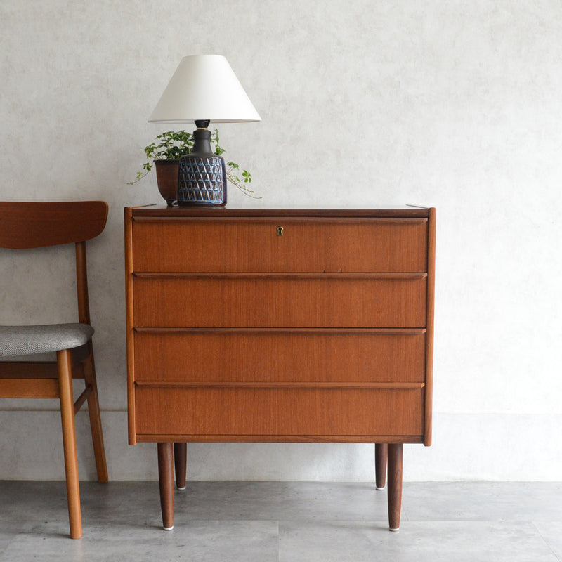 デンマーク ヴィンテージ  チーク４段チェスト 8-45