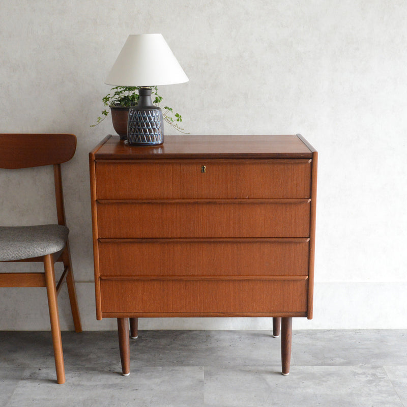 デンマーク ヴィンテージ  チーク４段チェスト 8-45