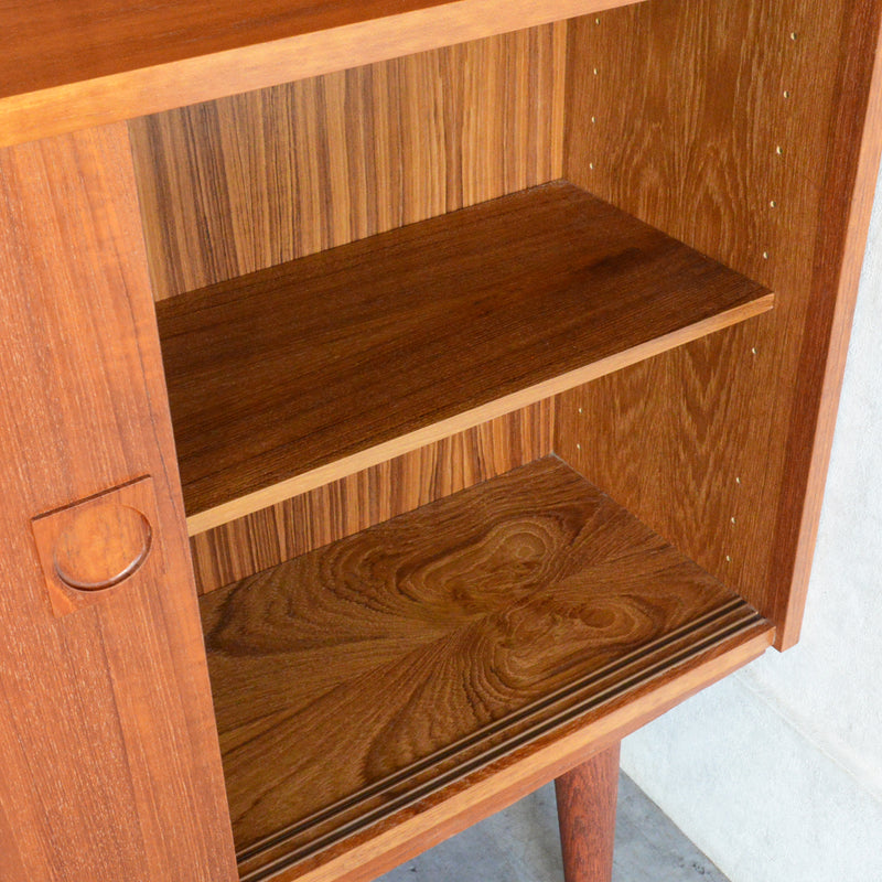 デンマーク ヴィンテージ Farso Mobelfabrik 木扉付シェルフ(3段）5-153