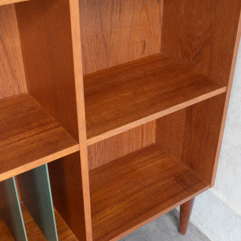 デンマークヴィンテージ　チーク3段 扉付ディスプレイシェルフ8-55