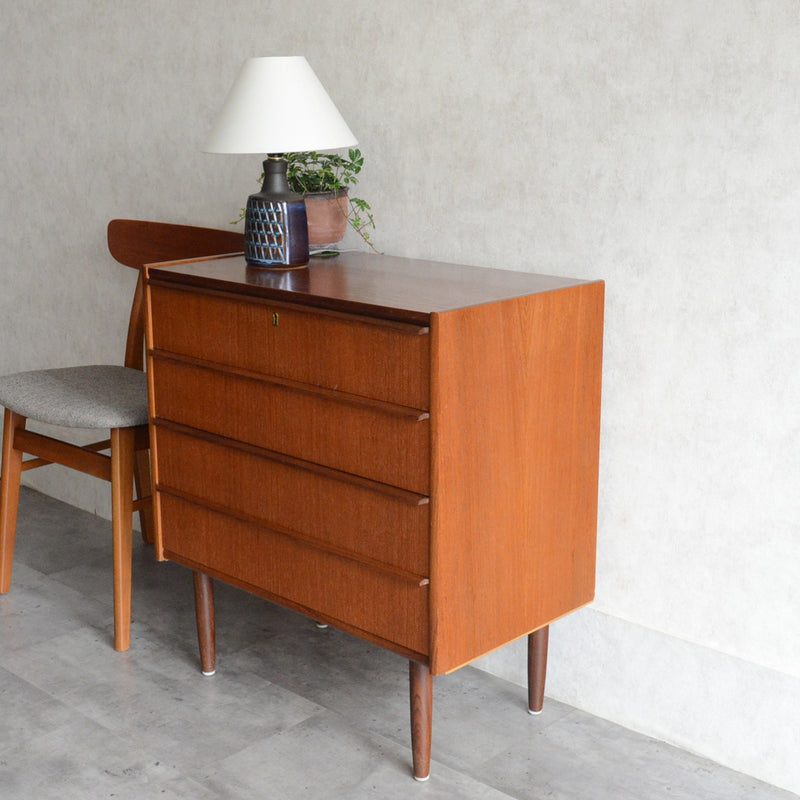 デンマーク ヴィンテージ  チーク４段チェスト 8-45