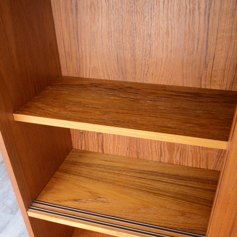 デンマークヴィンテージ　チーク3段 扉付ディスプレイシェルフ8-55