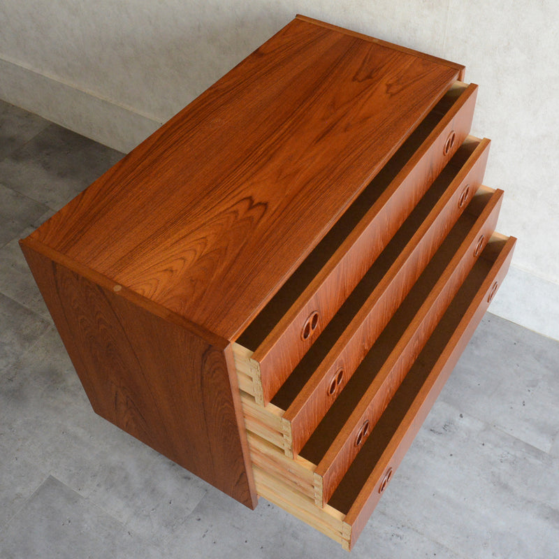 デンマーク ヴィンテージ  チーク 4段チェスト 5-64