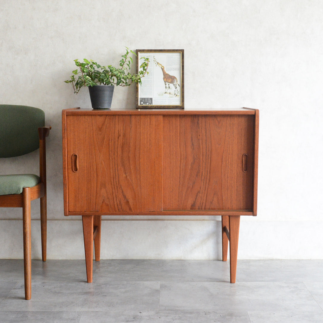 デンマーク ヴィンテージ  チーク キャビネット 5-178