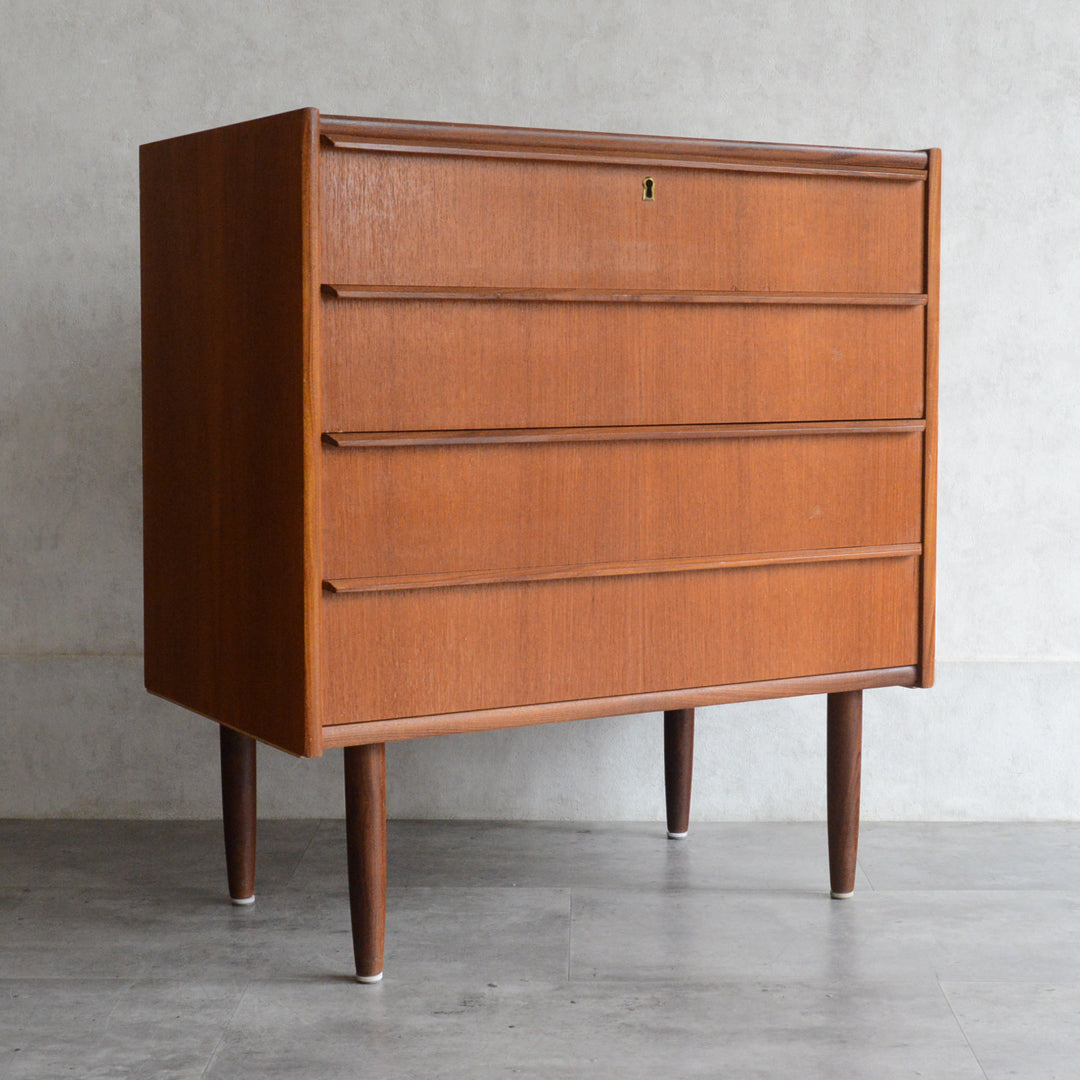 デンマーク ヴィンテージ  チーク４段チェスト 8-45