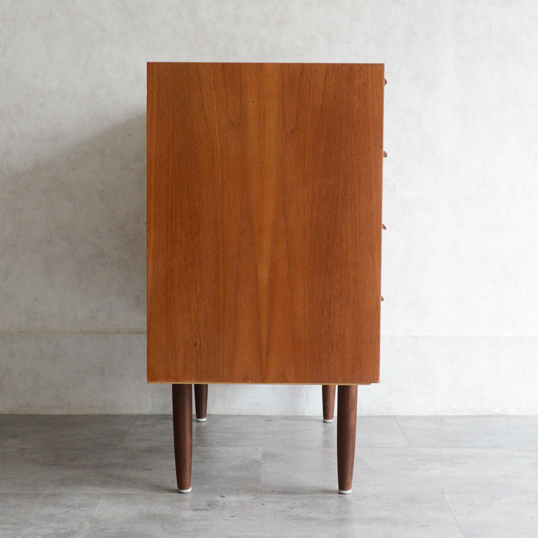 デンマーク ヴィンテージ  チーク４段チェスト 8-45